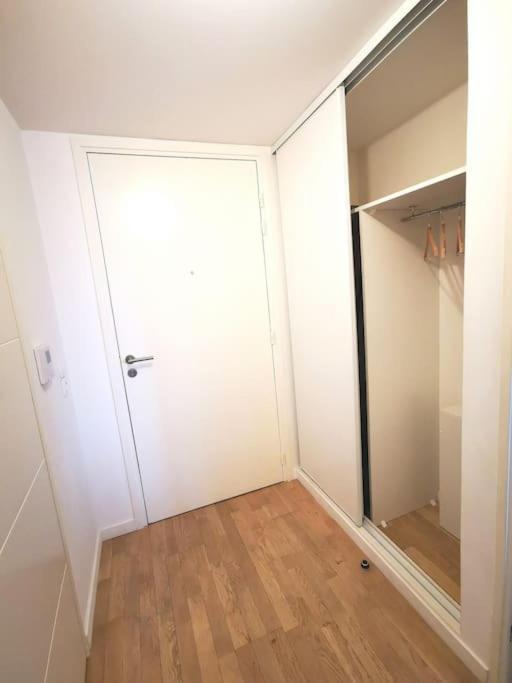 Entire Appartment, 2 Rooms Confortable At Creteil Exterior photo