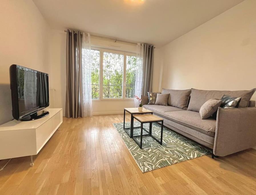 Entire Appartment, 2 Rooms Confortable At Creteil Exterior photo