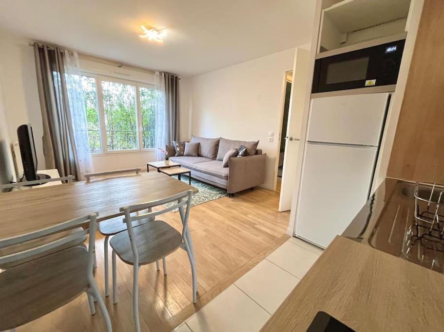 Entire Appartment, 2 Rooms Confortable At Creteil Exterior photo